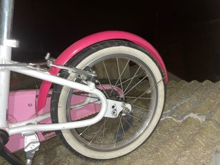 Bicicleta infantil rosa y blanca