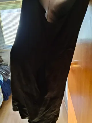 Mono negro con botones