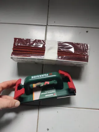 Lijadora de mano + 120 lijas