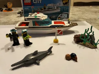 LEGO City 60221 - Barca da subacquea