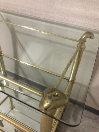 Mesa auxiliar cristal y metal dorado