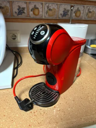 Cafetera Dolce Gusto Roja