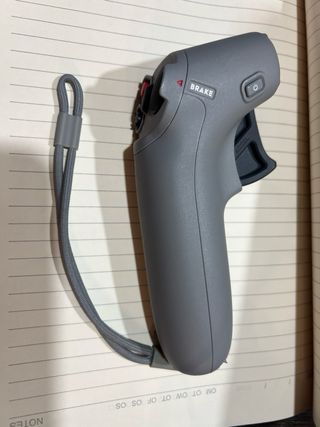 Dron DJI Avata Negro y Rojo