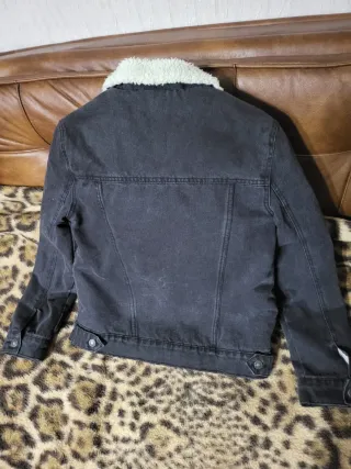 Chaqueta vaquera negra invierno con borreguito