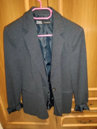Chaqueta Zara Punteada Negra y Blanca