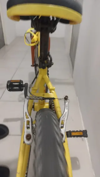 Bicicleta infantil amarilla 24 pulgadas