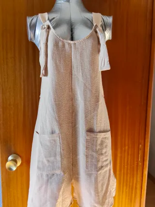 Mono corto beige con tirantes
