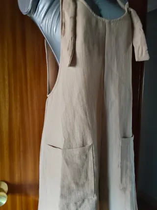 Mono corto beige con tirantes