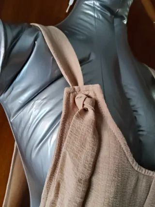 Mono corto beige con tirantes