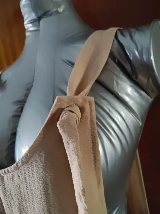 Mono corto beige con tirantes