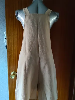 Mono corto beige con tirantes