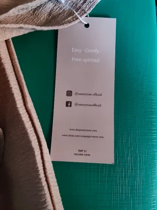 Mono corto beige con tirantes