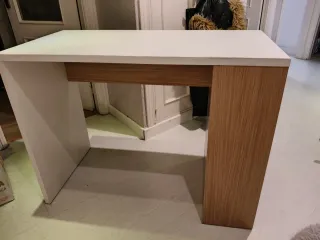 Escritorio moderno blanco y madera