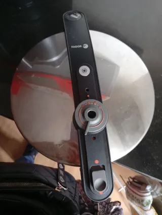 Olla Rápida Fagor.falta la valvula