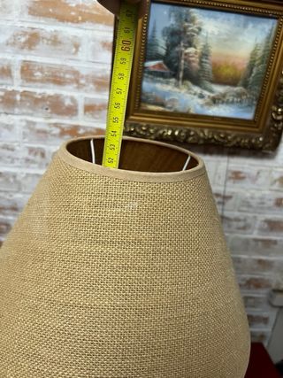 Lámpara de sobremesa negra y dorada