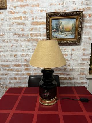 Lámpara de sobremesa negra y dorada