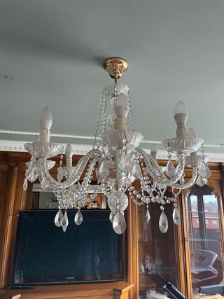 Lámpara de araña de cristal y metal