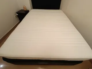 Canapé abatible Ikea negro y colchón