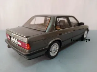 Maqueta BMW E30 Sedán Otto 1:18