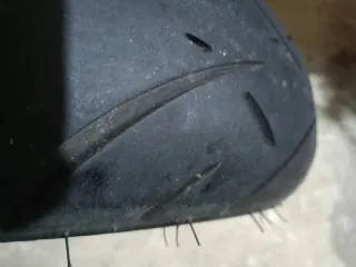 Neumático banda blanca