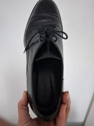 Zapatos negros de piel Massimo Dutti – Cordones