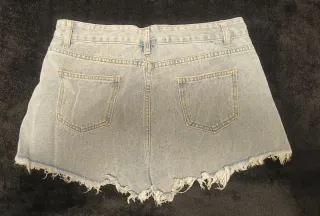 Pantalón corto vaquero con flores