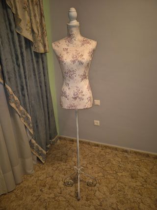 Maniquí estampado floral
