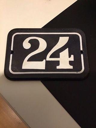 Placa número 24 antigua