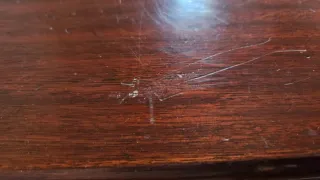 Aparador de madera con patas