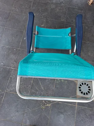 Silla plegable azul de playa
