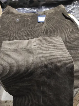 Pantalón pana LUIYI'S T-52 verde sin estrenar