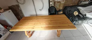 Mesa de comedor de madera maciza