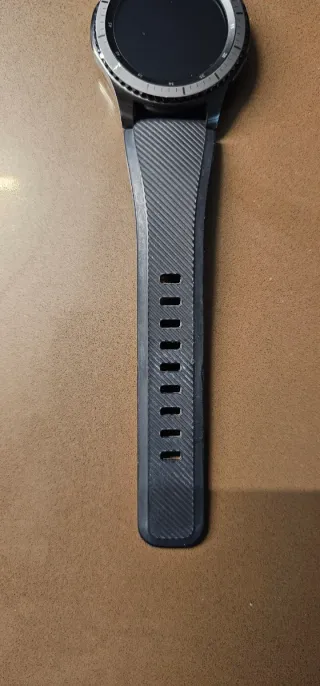 Samsung Gear S3 Smartwatch + Cargador