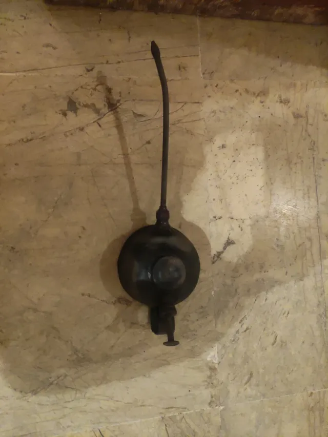 Aceitera antigua metal para vehículos