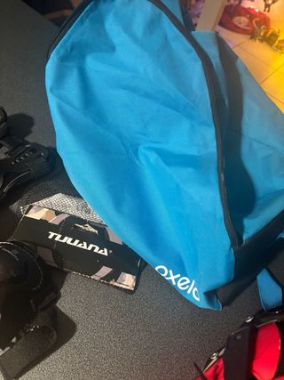 Patines en línea rojos y kit