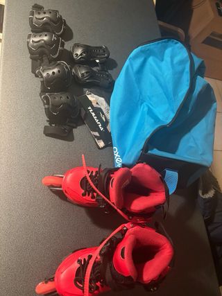 Patines en línea rojos y kit