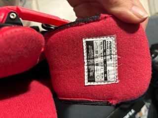 Patines en línea rojos y kit