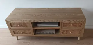 Mueble TV madera y ratán 118x38x47 cm  En Murcia