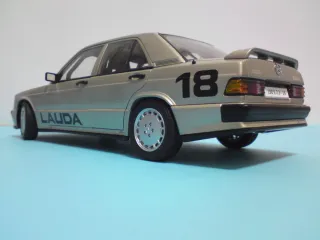 Maqueta Autoart Mercedes 190 Escala 1:18