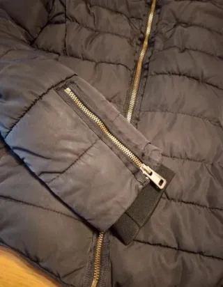 Chaqueta Zara acolchada negra entallada