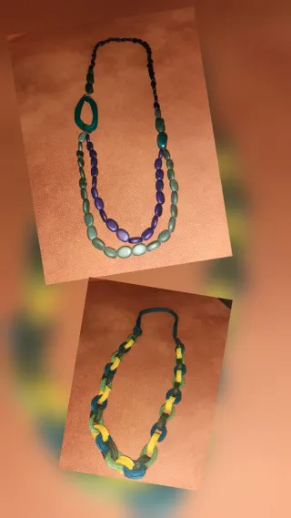 Collares uno de pasta el otro de felpa
