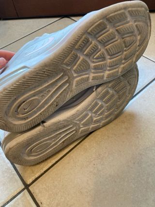 Nike Air Max Axis grigie e rosa