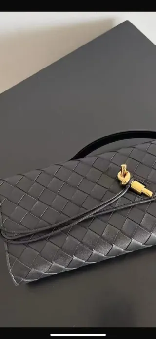 Bottega Veneta Clutch Negro Intrecciato