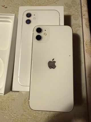 iPhone 11 64GB Blanco + 11 fundas.