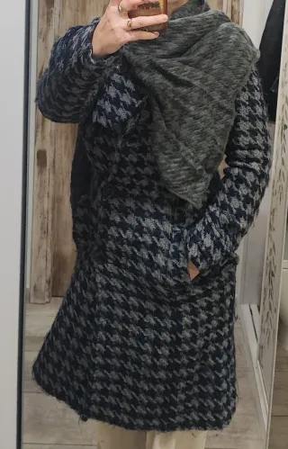 Abrigo de lana con foulard