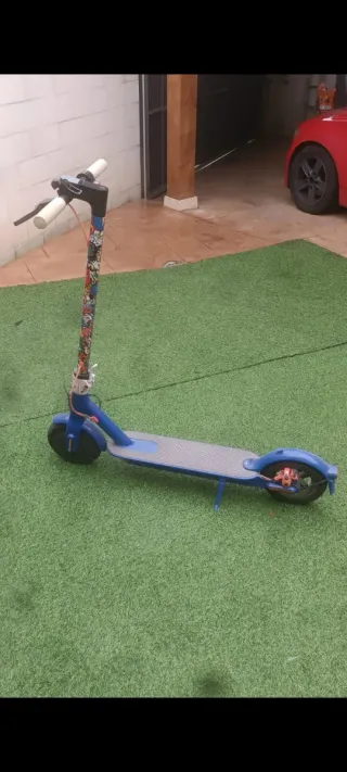 Patinete eléctrico azul