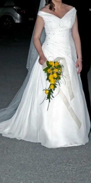 Vestido de Novia Blanco con Flores Amarillas