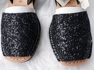 Abarca Menorquina. Brillo Negro. Cuña. Talla 40