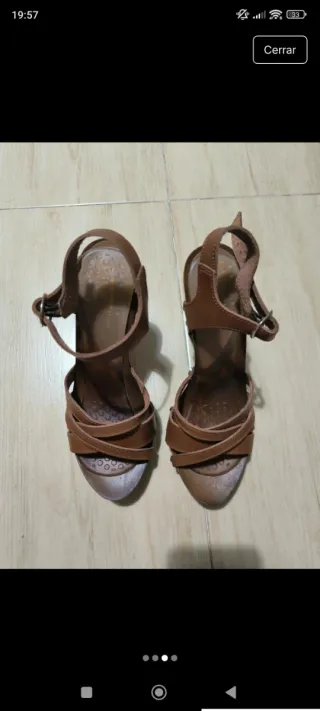 Sandalias de tacón marrón