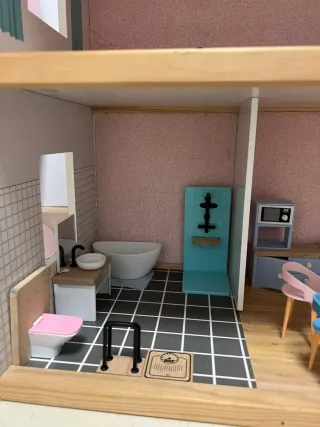 Casa de muñecas de madera